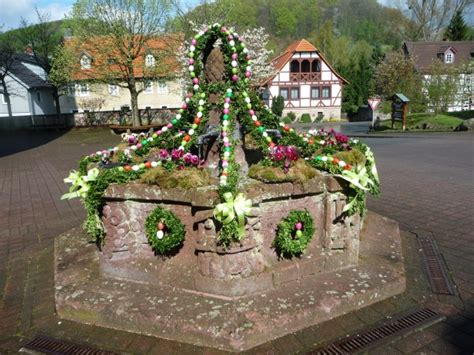 Osterbrunnen Schm Cken Poppenhausen Fuldaer Nachrichten