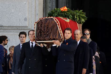 Exhumación De Franco El Féretro De Franco Llega A Mingorrubio