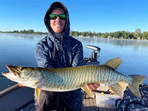 Musky Fishing In Clear Water Best Lures And Colors Strike And Catch