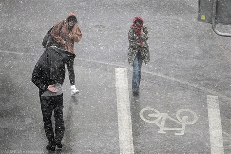 Silny Wiatr I Burze Z Gradem Ostrze Enia Meteorologiczne Dla Podkarpacia