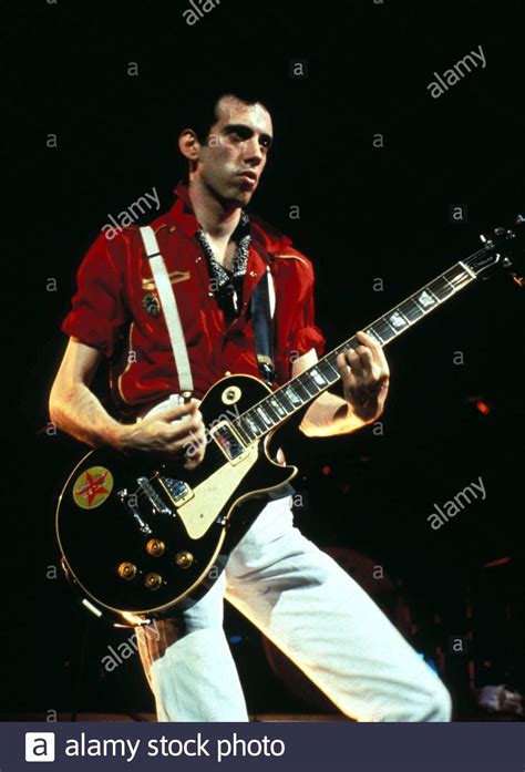 Mick Jones Clash Stock Photos & Mick Jones Clash Stock Images - Alamy