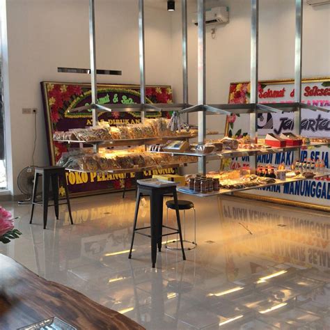 borong kue  toko roti legendaris jogja  mudik  kota gudeg