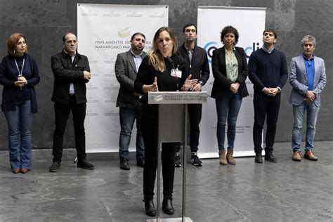 El Parlamento de Navarra celebra un acto institucional de adhesión al