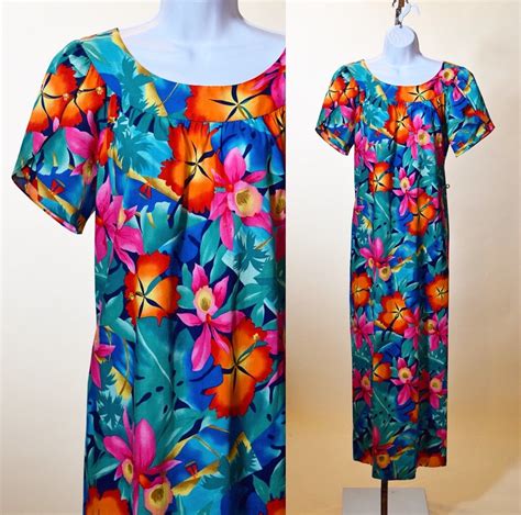 1970s Authentic Vintage Psychedelic Hilo Hattie Hawaiian Print Mumu