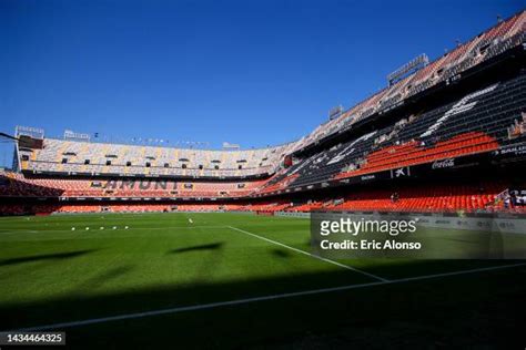 326,175 Valencia Stadium Stock Photos, High-Res Pictures, and Images ...