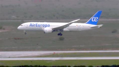 Stunning Wing Flex Air Europa 787 8 Dreamliner Landing At Wet Madrid