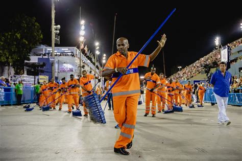 Prefeitura Recolhe Quase 300 Toneladas De Lixo No Sambódromo