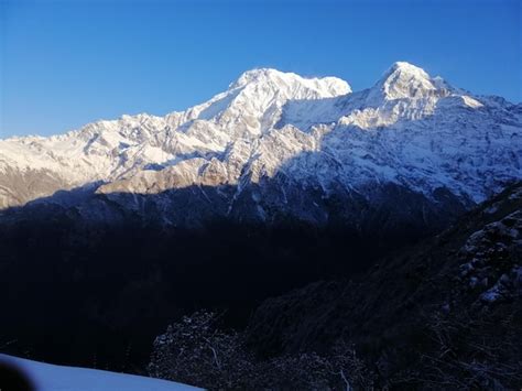 Premium Photo A View Of Annapurna Mountain Range From The Trek To