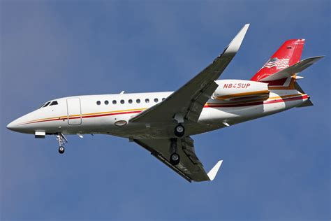 N Up Dassault Falcon S At Kcle Lots Of Bizjets Arriv Flickr