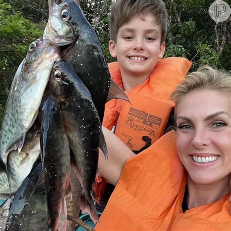 Foto Ana Hickmann publicou uma série de fotos ao lado do filho