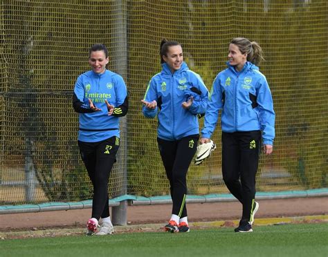 Gallery: Warming up for West Ham Women | Gallery | News | Arsenal.com