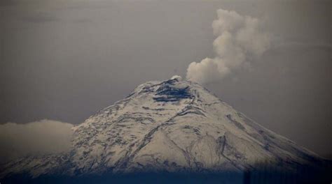 Volcán Cotopaxi mantiene su actividad y emisión de gas y ceniza Tuvoz tv