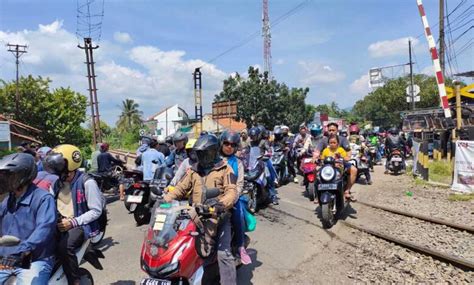 Puncak Arus Balik Idulfitri Di Jalur Jakarta Bandung Terjadi Hari Ini