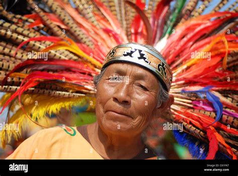 Indian Headdress Hi Res Stock Photography And Images Alamy