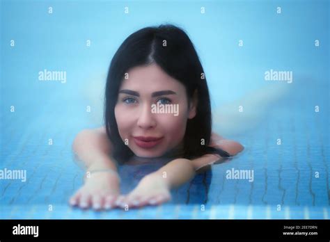 Brunette Bikini Model Hi Res Stock Photography And Images Alamy