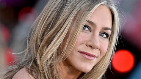 L Arma Anti Età Di Jennifer Aniston è La Microcorrente Viso Vanity Fair Italia