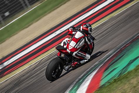 Ducati Porta Il V Sulla Streetfighter Foto Sportmediaset