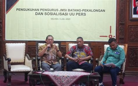 Sosialisasi Undang Undang Pers Sebagai Pencerah Bagi Kepala Desa