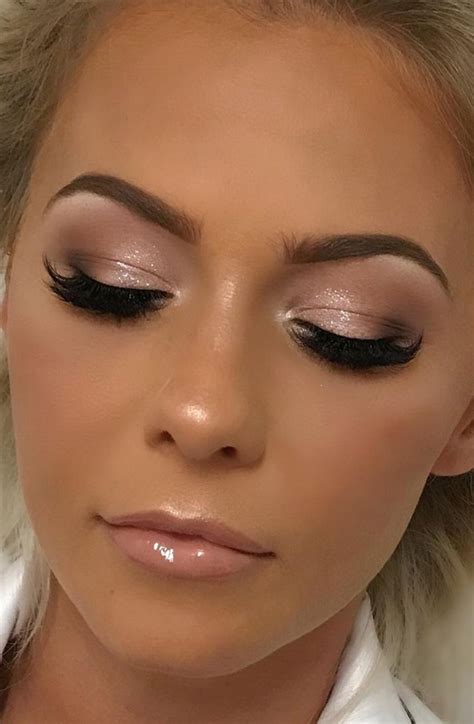 40 Best Wedding Makeup Ideas For 2022 Pearl Glitter Eyeshadow