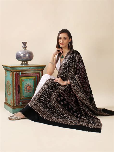 Black Beauty Embellished Sozni Hand Embroidered Jaaldaar Floral Creeper