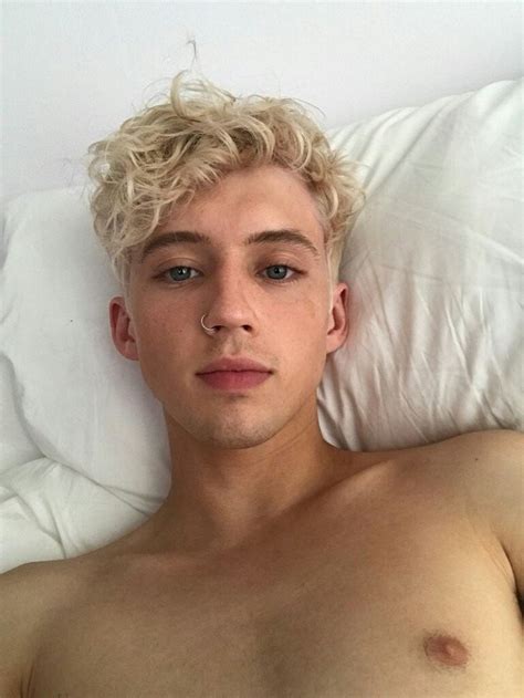 Troye Sivan Troye Sivan Blonde Hair Boy Celebrities