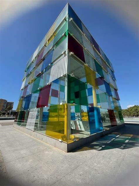 Los colores del arte contemporáneo al borde del Mediterráneo Elisa