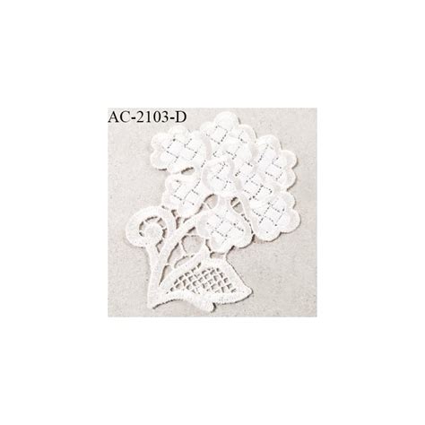 Guipure décor ornement spécial lingerie haut de gamme motif à coudre couleur naturel très joli