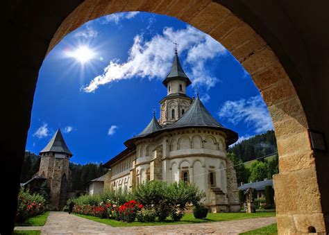 Amazing Romania: PUTNA MONASTERY