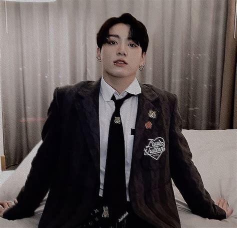 Pin by 𝓻𝓲𝓷𝓮𝓮𝓼𝓼 𓍢 ᡣ𐭩 on 𝚓𝚞𝚗𝚐𝚔𝚘𝚘𝚔 Jeon jungkook Jungkook selca Jeon jungkook hot