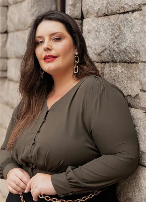 Blusa Plus Size Verde Militar Com Botões Mink