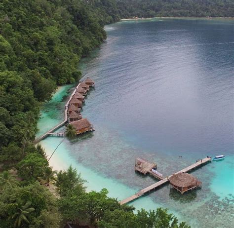 Potret Pantai Ora Di Maluku Tengah