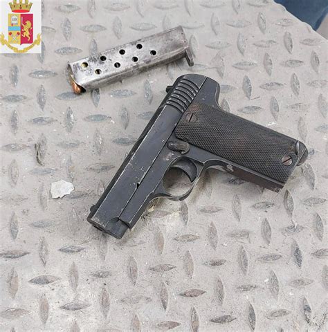 Armi Illegali Una Pistola E Due Fucili In Casa Arrestato Live Sicilia