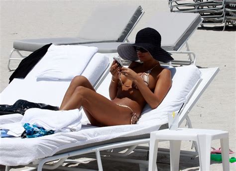 Busty Shauna Sand Wearing Skimpy Bikini On The Beach In Miami Porn Pictures Xxx Photos Sex