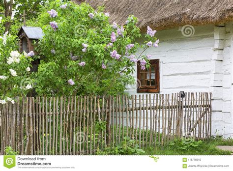 Casa De Madera Polaca Tradicional Vieja En El Museo Del Aire Abierto