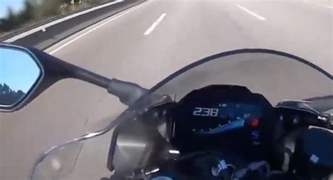 Motociclista filmou se a mais de 300 km h na A3 Vídeo foi parar ao