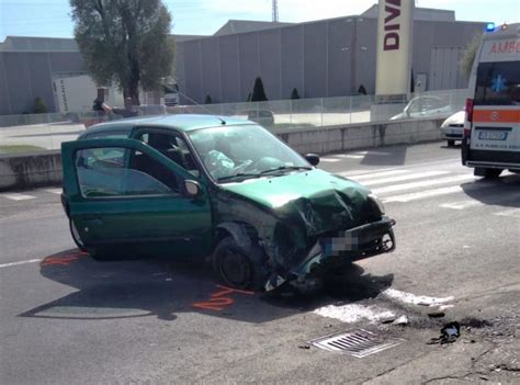 Incidente Mortale Sulla Flaminia Donna Di Anni Perde La Vita