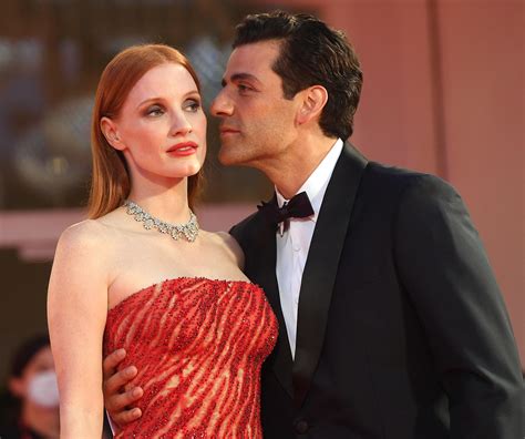 Jessica Chastain E Oscar Isaac Scene Da Un Matrimonio Su Tutti I Red