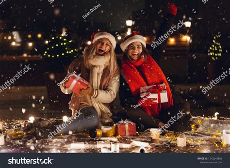 127,114 Happy cold friends Images, Stock Photos & Vectors | Shutterstock