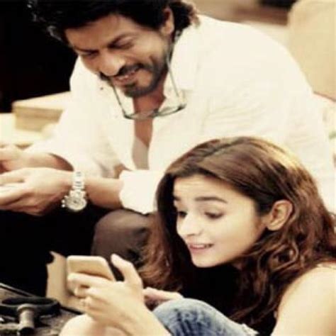 Shah Rukh Khan Alia Unveil First Look Of Dear Zindagi