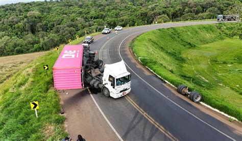 Carreta Carregada Fog Es Tomba Ap S Motorista Perder Controle Da