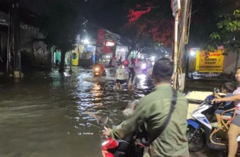 Hujan Deras Sejumlah Titik Di Kota Semarang Tergenang Banjir Jpnn