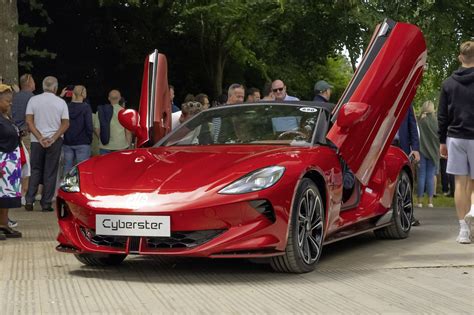 Mg Cyberster Premiers Tours De Roue Goodwood Pour Le Roadster