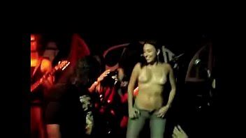 Safadas Ficam Peladas No Palco Em Show De Rock Recife XVIDEOS