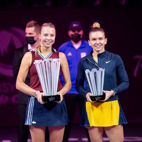 Transylvania Open Anett Kontaveit Besiegt Simona Halep Und Gewinnt Den