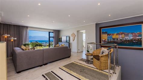 7 Bedroom Luxury Living Property For Sale In Bloubergstrand