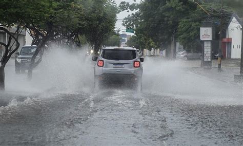 Inmet emite alerta de chuvas intensas para todas as cidades do Piauí