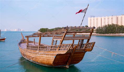 DOHA QATAR 14 DE FEBRERO Barcos tradicionales llamados Dhows están