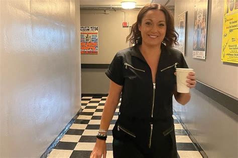 Mum Replicates Kate Moss Sexy Lingerie Snap With Hilarious Parody Daily Star