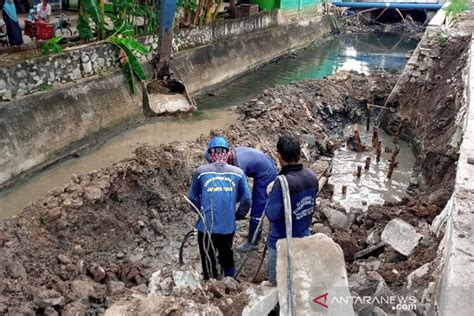 Sudin Sda Jaktim Rampungkan Pengerukan Saluran Phb Pulo Nangka Antara