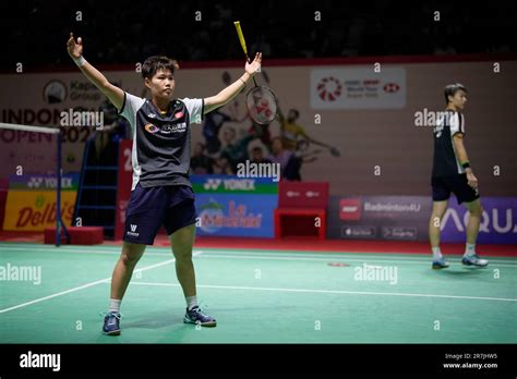 China S Huang Dong Ping Left And Feng Yan Zhe Celebrate After